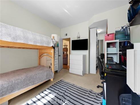 73  Huntington  322 , Irvine, CA