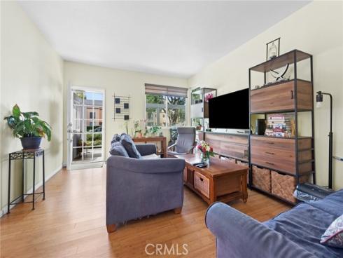 73  Huntington  322 , Irvine, CA