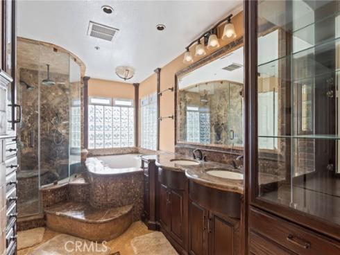 16  Arizona  , Irvine, CA