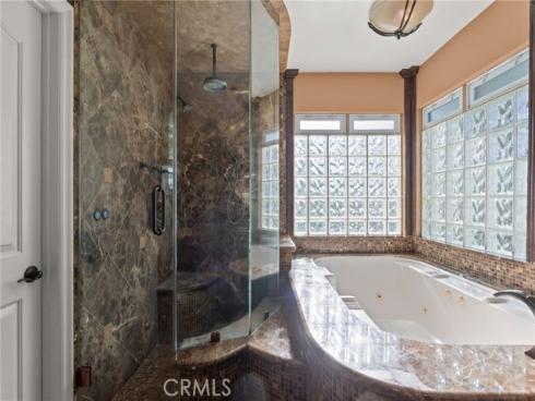 16  Arizona  , Irvine, CA