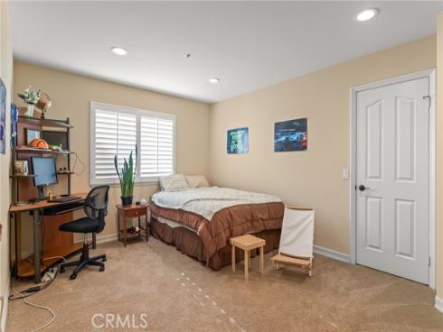 16  Arizona  , Irvine, CA