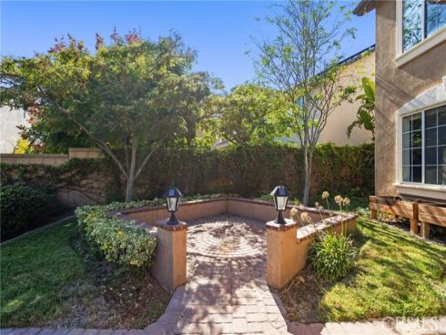 16  Arizona  , Irvine, CA