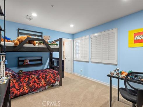 16  Arizona  , Irvine, CA