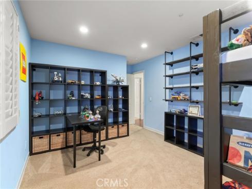 16  Arizona  , Irvine, CA