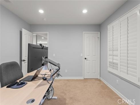 16  Arizona  , Irvine, CA