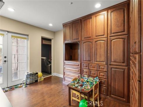 16  Arizona  , Irvine, CA