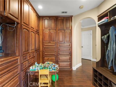 16  Arizona  , Irvine, CA