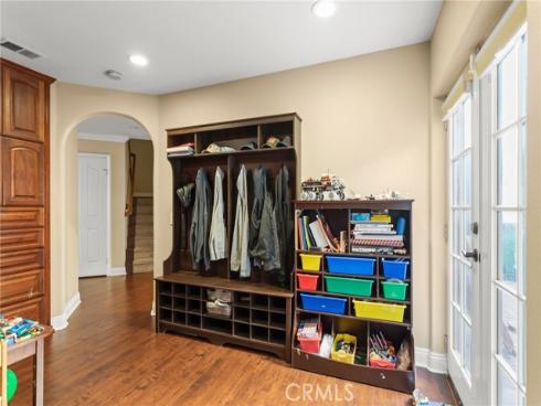 16  Arizona  , Irvine, CA