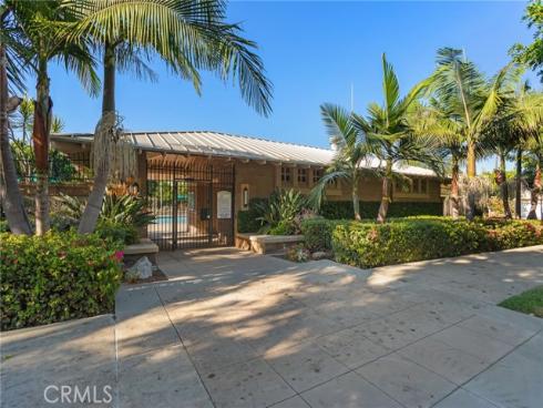 16  Arizona  , Irvine, CA