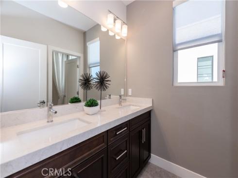 255  Sawbuck  , Irvine, CA