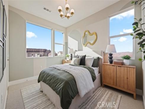 409  Clipper  , Irvine, CA