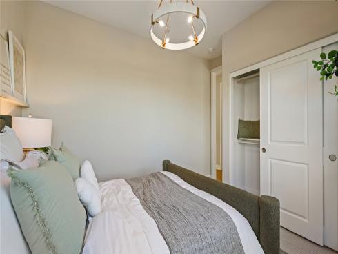 409  Clipper  , Irvine, CA