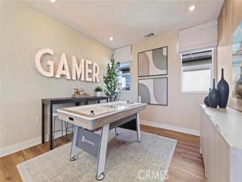 409  Clipper  , Irvine, CA