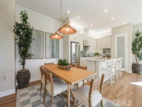 409  Clipper  , Irvine, CA