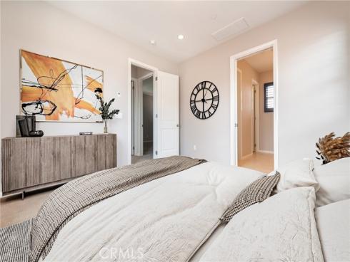 81  Strawberry  , Irvine, CA