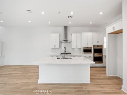 1131  Cadence  , Irvine, CA