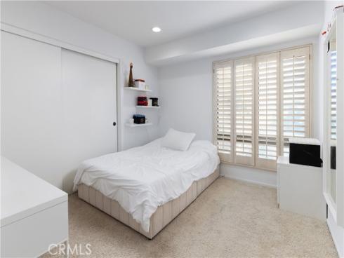 9  Flores  , Irvine, CA