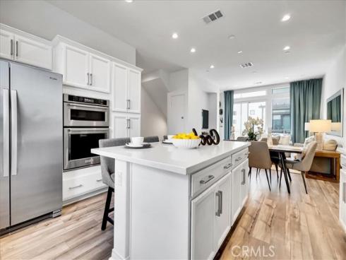 168  Sawbuck  , Irvine, CA