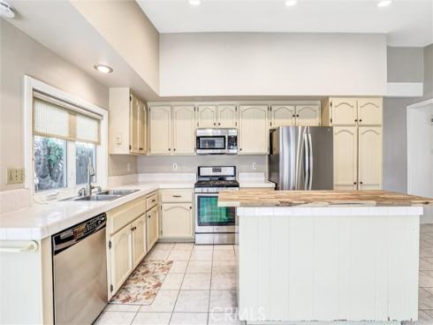 24  Field  , Irvine, CA