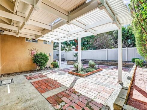 24  Field  , Irvine, CA