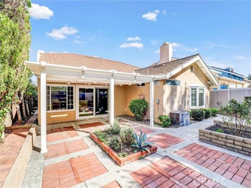 24  Field  , Irvine, CA