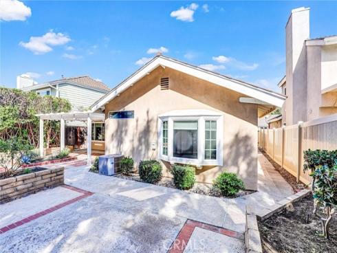 24  Field  , Irvine, CA