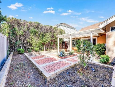 24  Field  , Irvine, CA