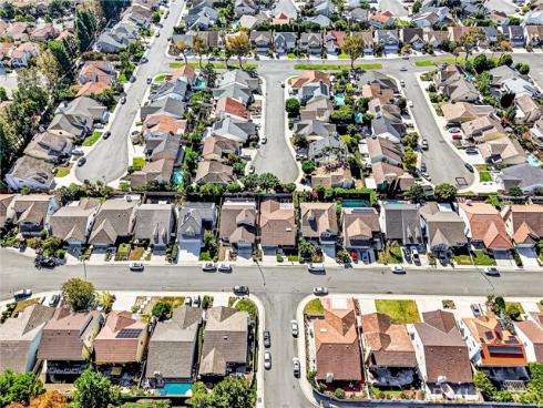 24  Field  , Irvine, CA