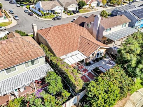 24  Field  , Irvine, CA