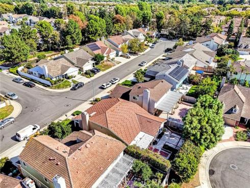 24  Field  , Irvine, CA