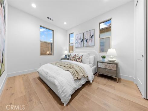 206  Collino  , Irvine, CA