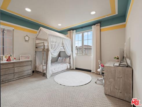 55  Suede  , Irvine, CA