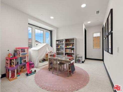 55  Suede  , Irvine, CA