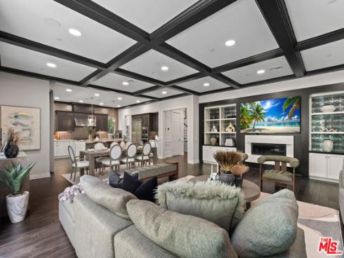 55  Suede  , Irvine, CA