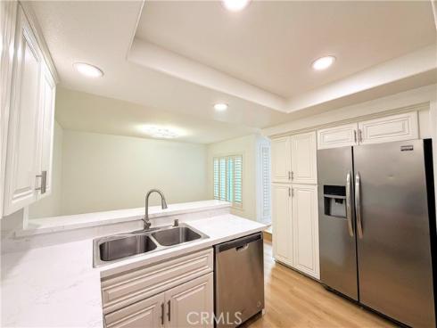 61  Ashbrook  , Irvine, CA