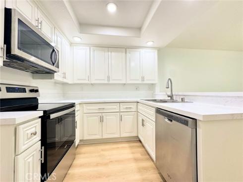 61  Ashbrook  , Irvine, CA