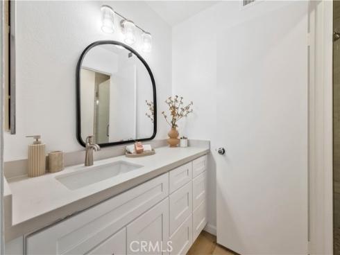 92  Clearbrook  , Irvine, CA