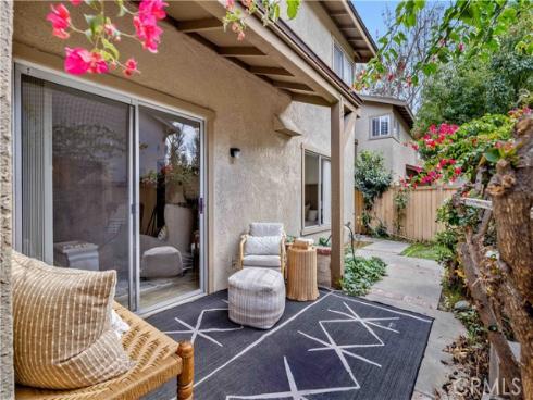 92  Clearbrook  , Irvine, CA