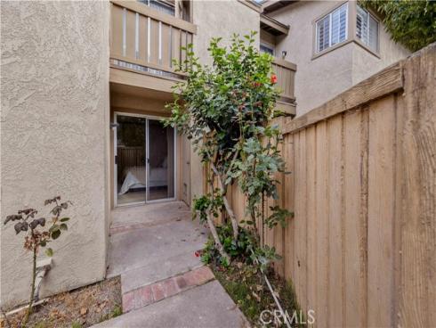 92  Clearbrook  , Irvine, CA