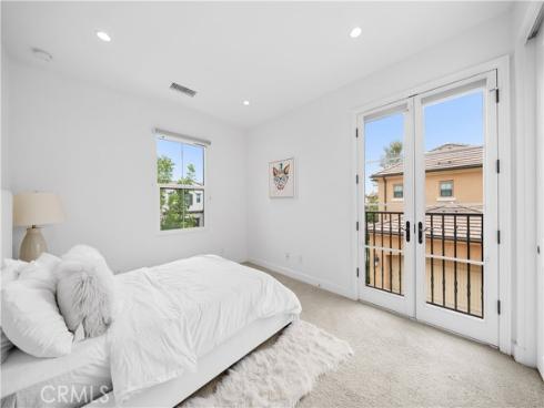 67  Runner  , Irvine, CA