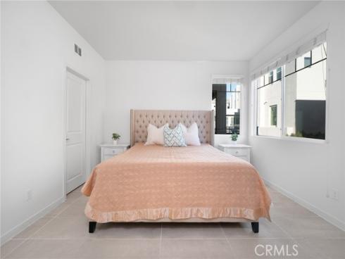 595  Cultivate  , Irvine, CA