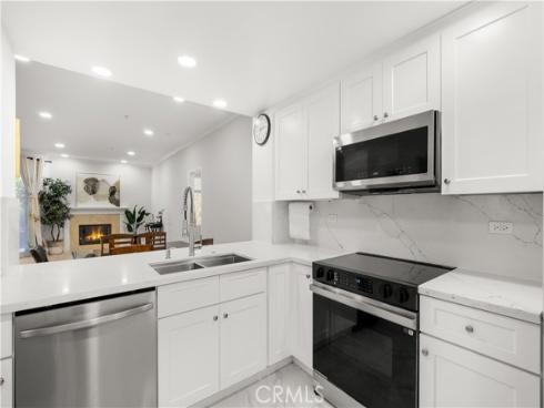 2253  Martin #106  , Irvine, CA