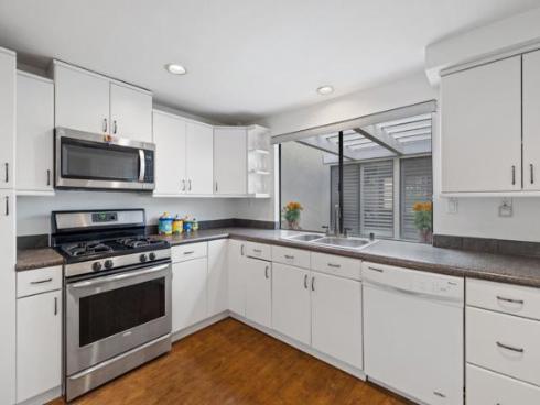 15  Morena  , Irvine, CA