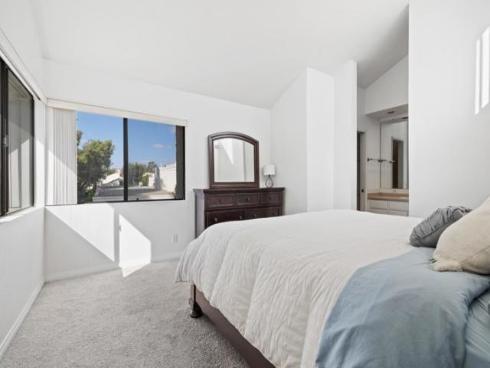 15  Morena  , Irvine, CA