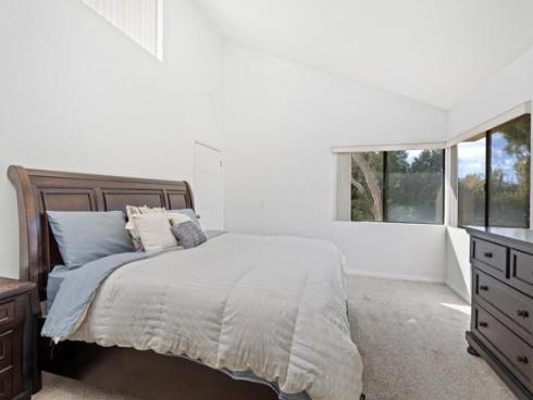 15  Morena  , Irvine, CA