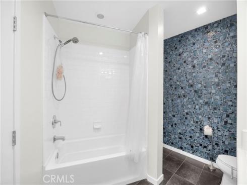 21  Gramercy  220 , Irvine, CA