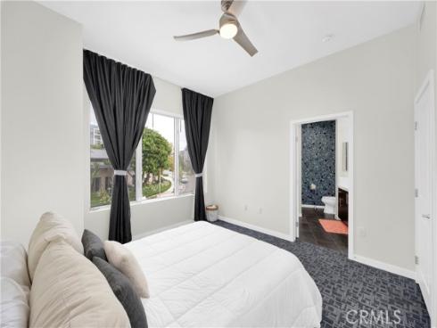 21  Gramercy  220 , Irvine, CA