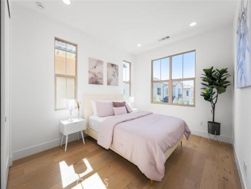 107  Somera  , Irvine, CA