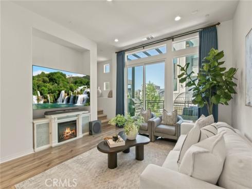 102  Sawbuck  , Irvine, CA