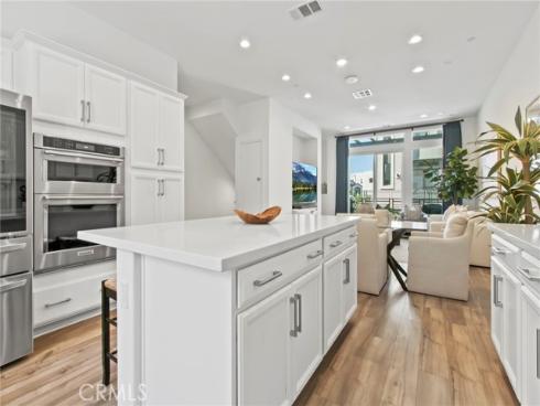 102  Sawbuck  , Irvine, CA